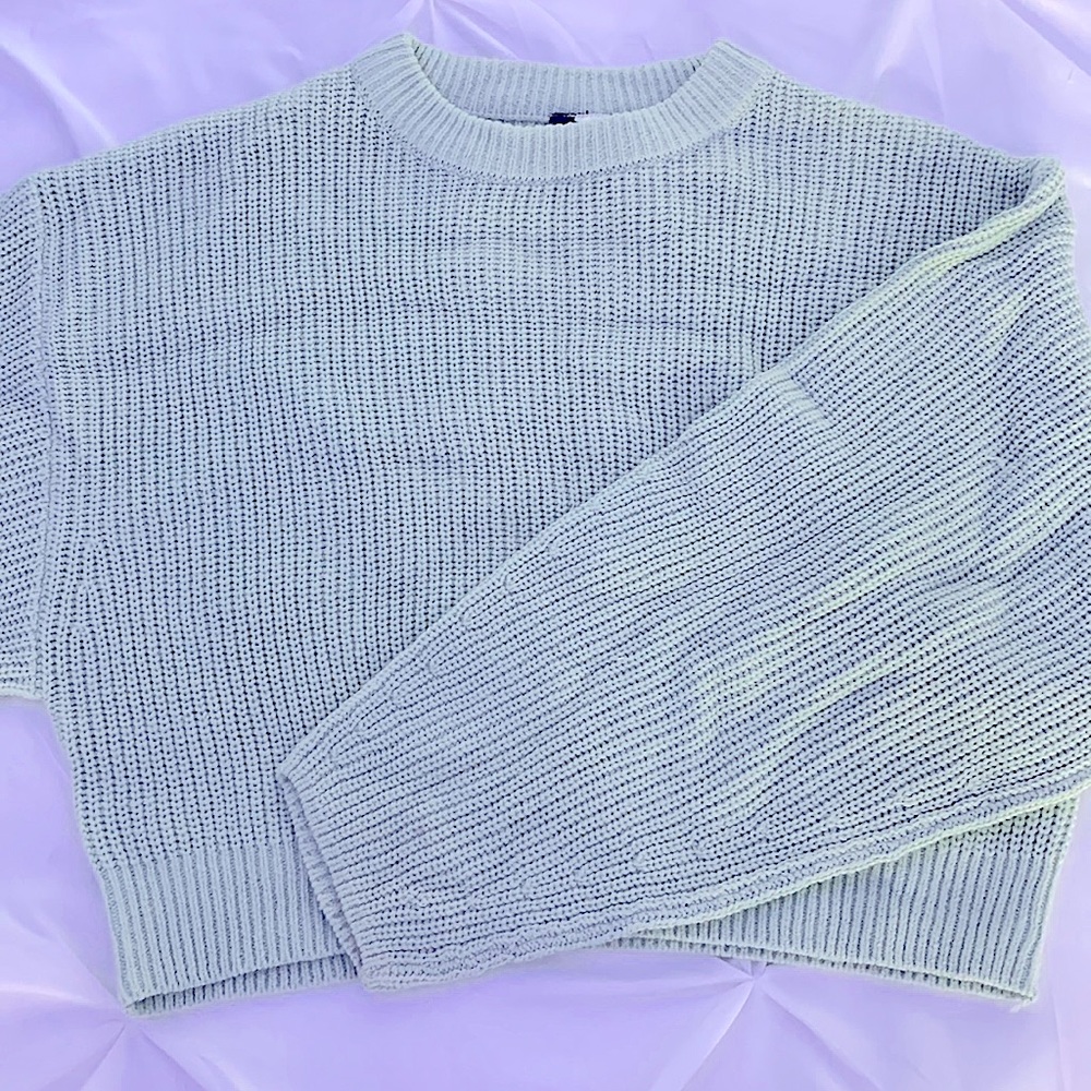 Small H&M light green cropped sweater